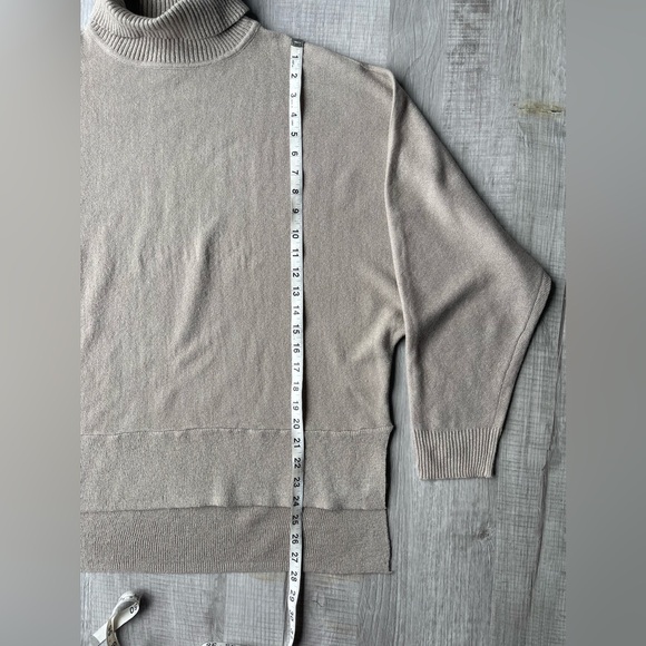 Express sweater, size XS. - Picture 8 of 16